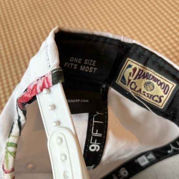 New Era Cleveland Cavs Tropical Flamingo Snapback hat - Picture 2 of 15